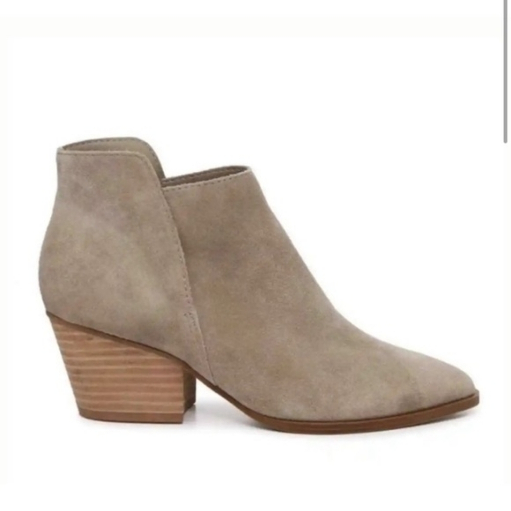 🎉 SALE 🎉 NWOB Dolce Vita Daine Taupe Suede Ankle Boots